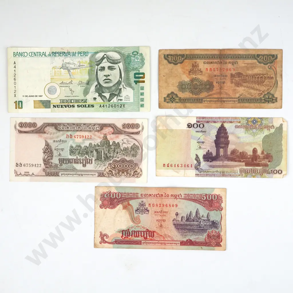 Assorted World Banknotes Incl Brasil & Asia  Image 1++