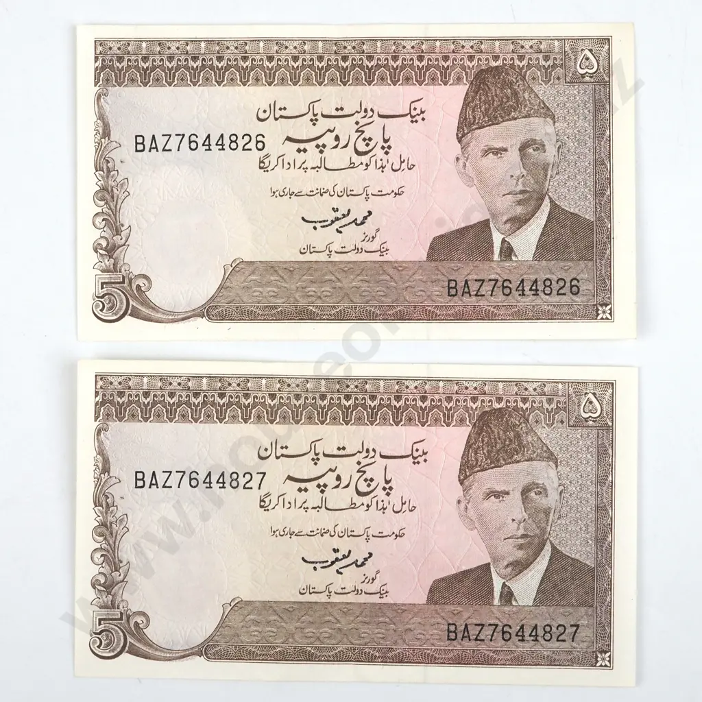 Two Pakistan Consecutive Five Rupee Banknotes  Image 1++