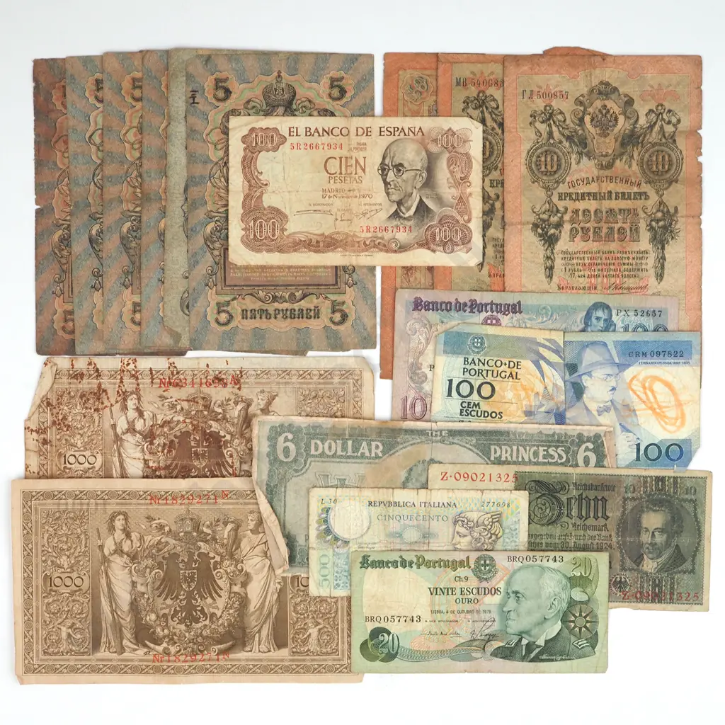 18 Assorted World Banknotes - Including Imperial Russian  Image 1++
