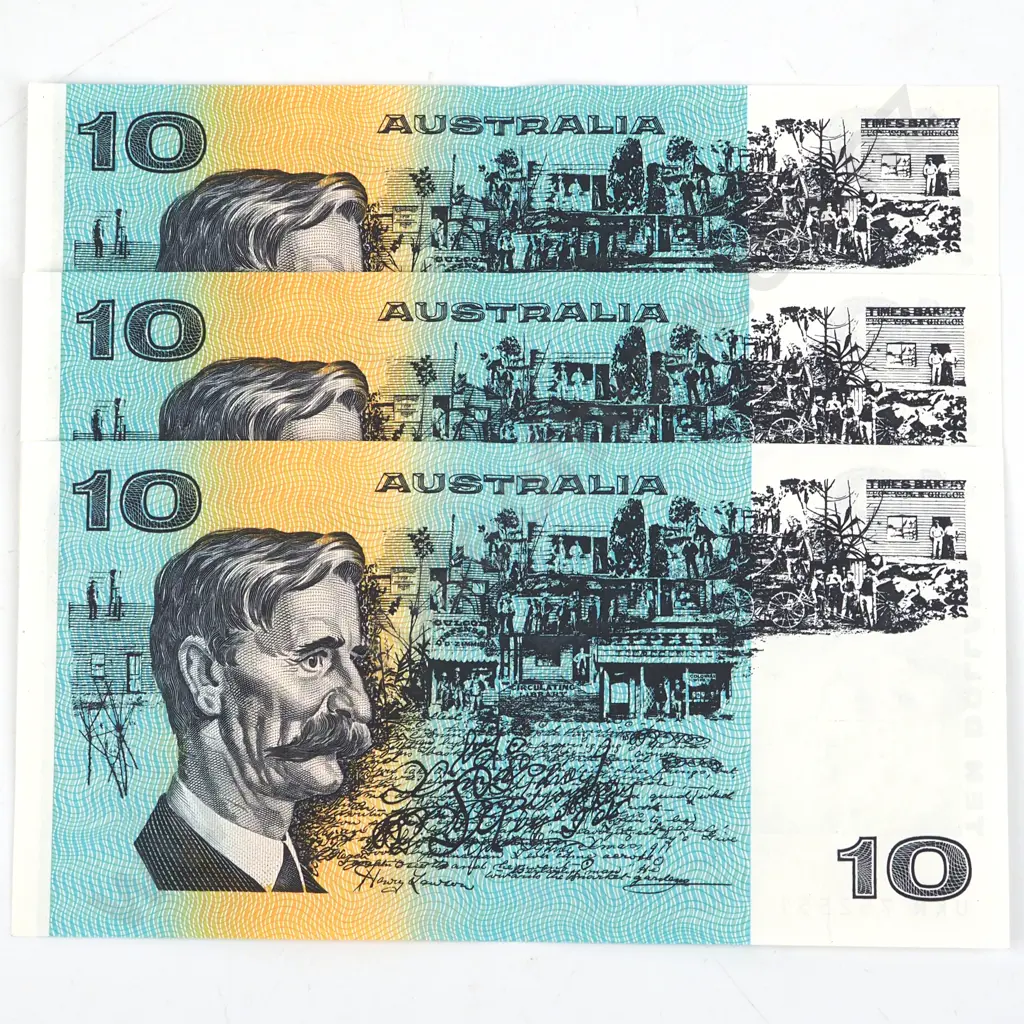 Three Consecutive Australian Ten Dollar Banknotes - AUNC w Centrefold  Image 1++