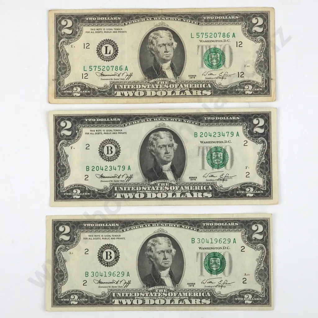 Three United States of America Two Dollar Banknotes  Image 1++