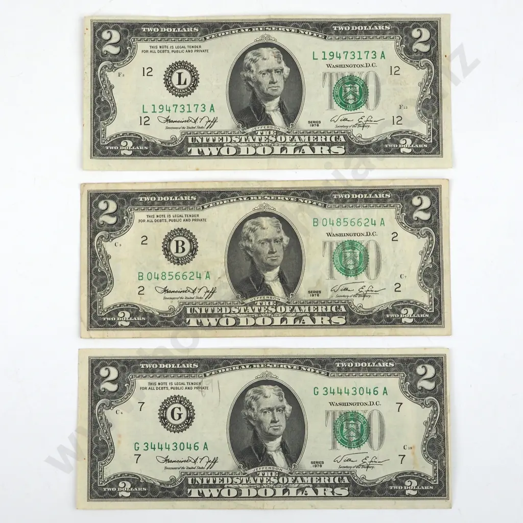 Three United States of America Two Dollar Banknotes  Image 1++