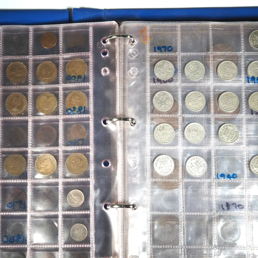 Large Folder Containing English Coinage - Variety of Types & Years - 2.95 KG Image 1++