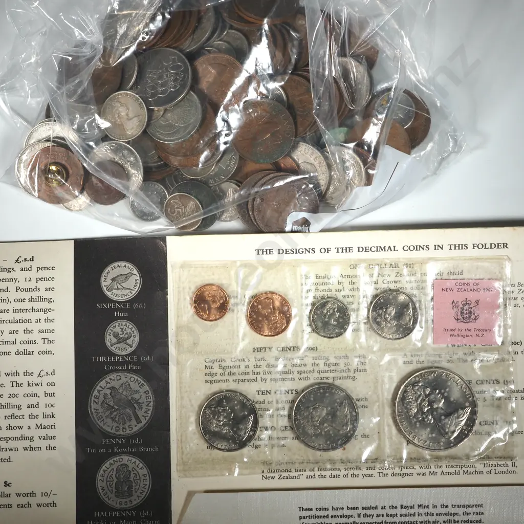 1KG of Assorted Lot of General New Zealand Coinage - Post 1947 Predecimal & Decimal Image 1++