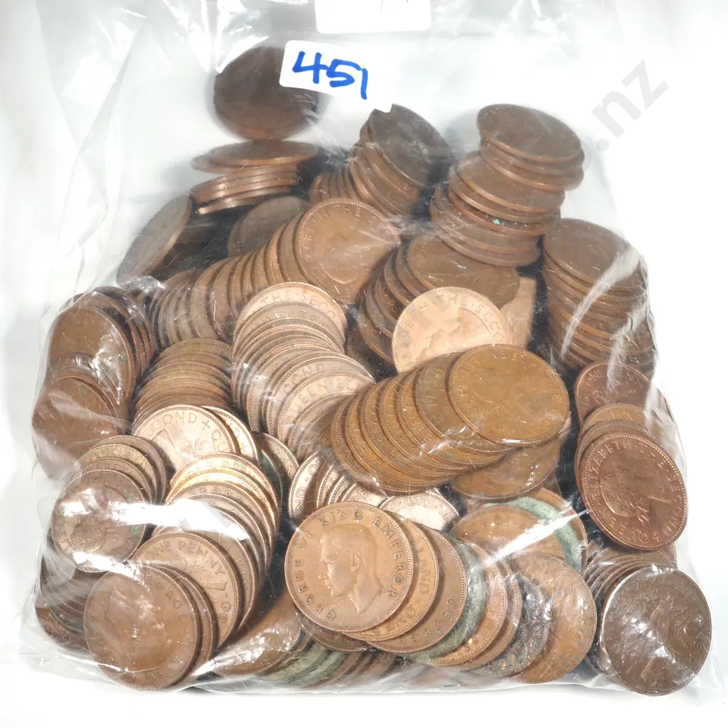 2.25 KG of New Zealand Half & One Penny Coins  Image 1++