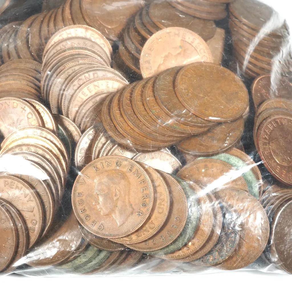 2.25 KG of New Zealand Half & One Penny Coins  Image 1++