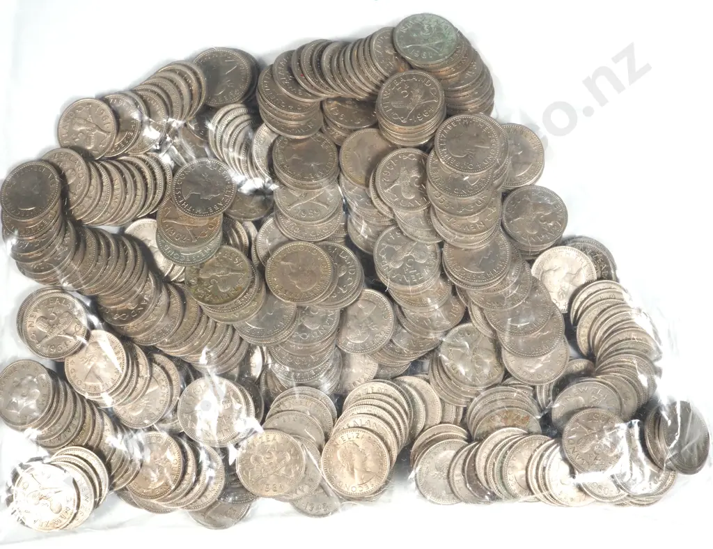 600 Grams of New Zealand Post 1947 Threepence Coins  Image 1++