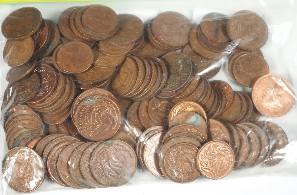 Assorted Lot of New Zealand One & Two Cent Coins  Image 1++