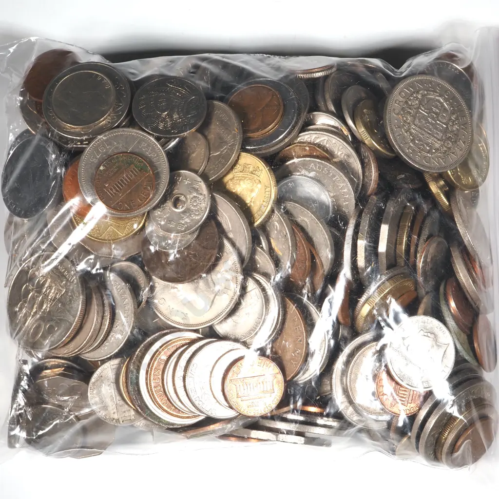2.6 KG of Assorted World Coinage  Image 1++