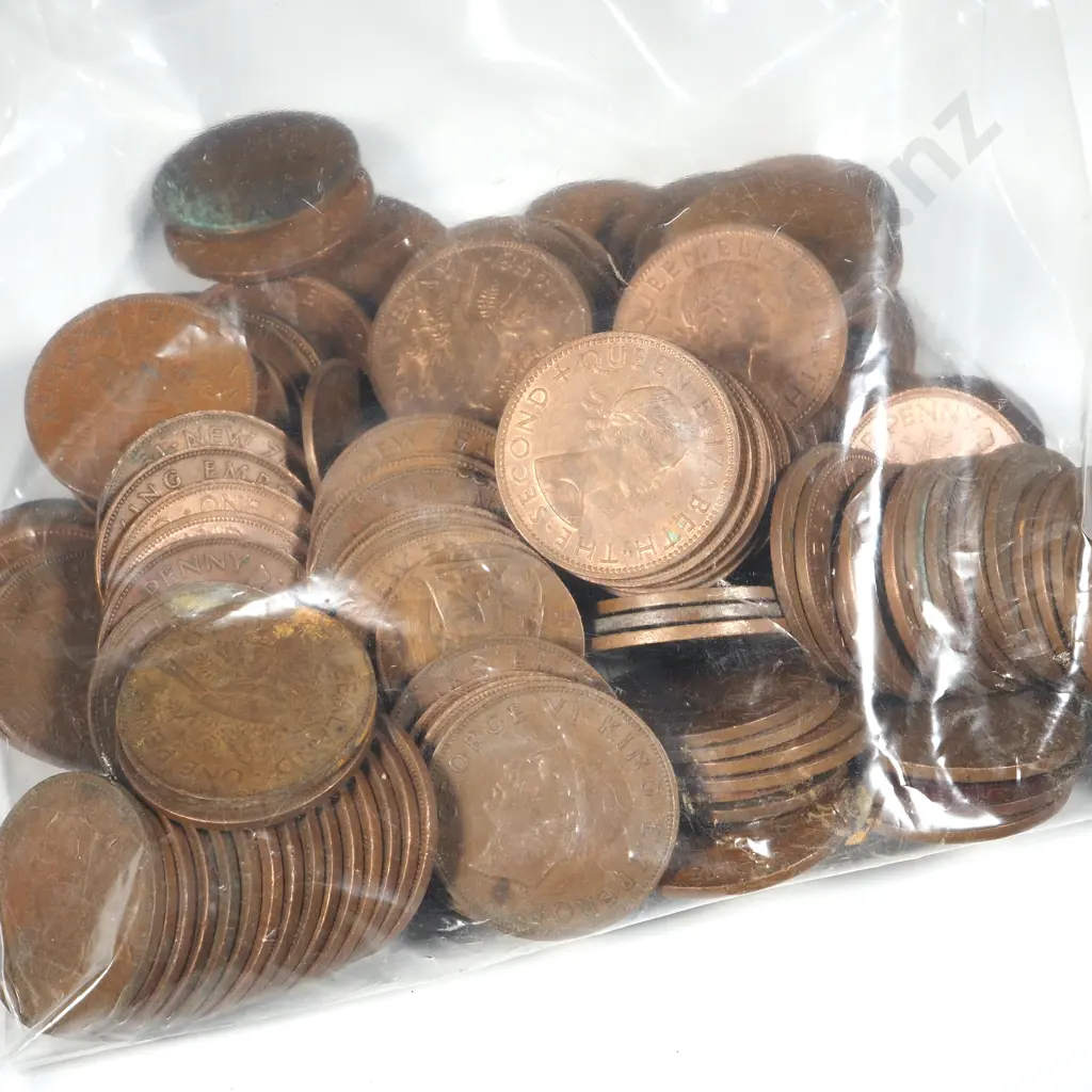 1385 Grams of Copper Coinage - Mainly NZ Pennies  Image 1++