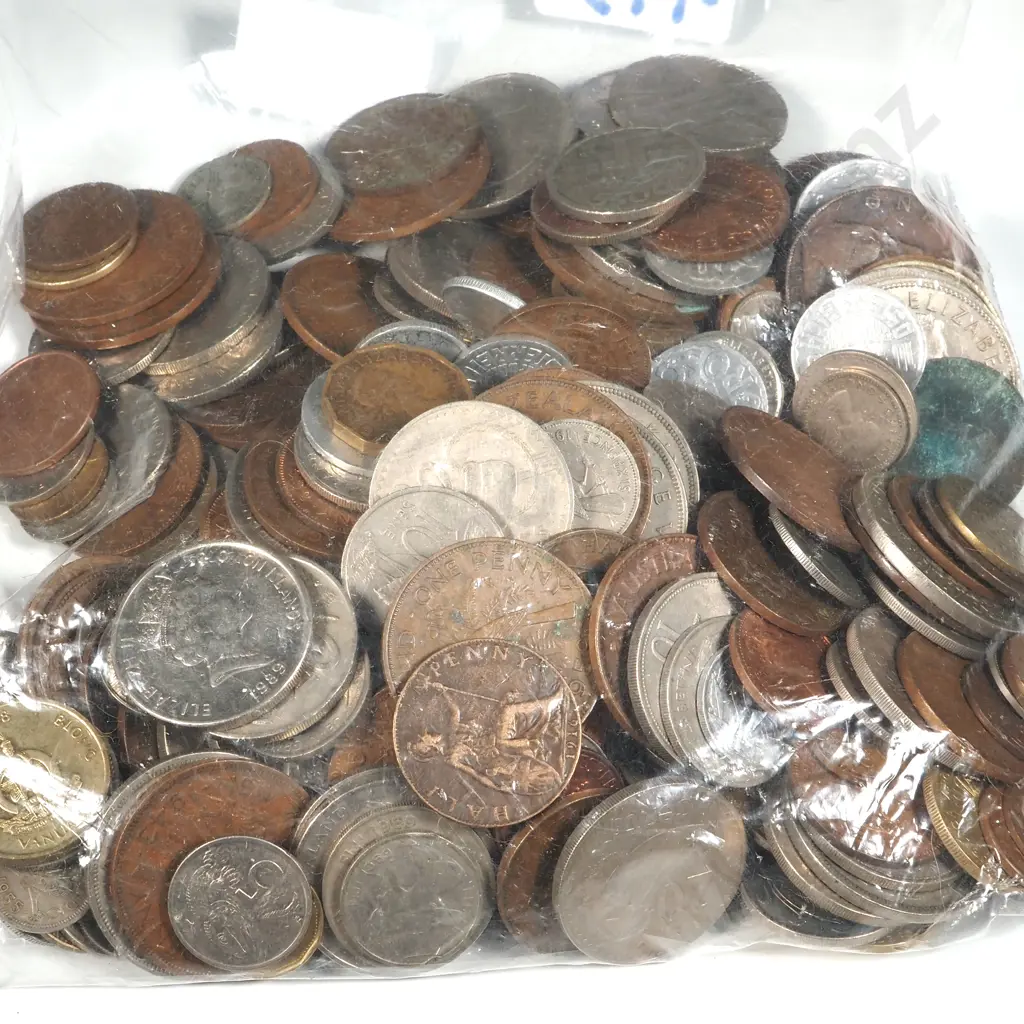 1550 Grams of Assorted World Coinage  Image 1++