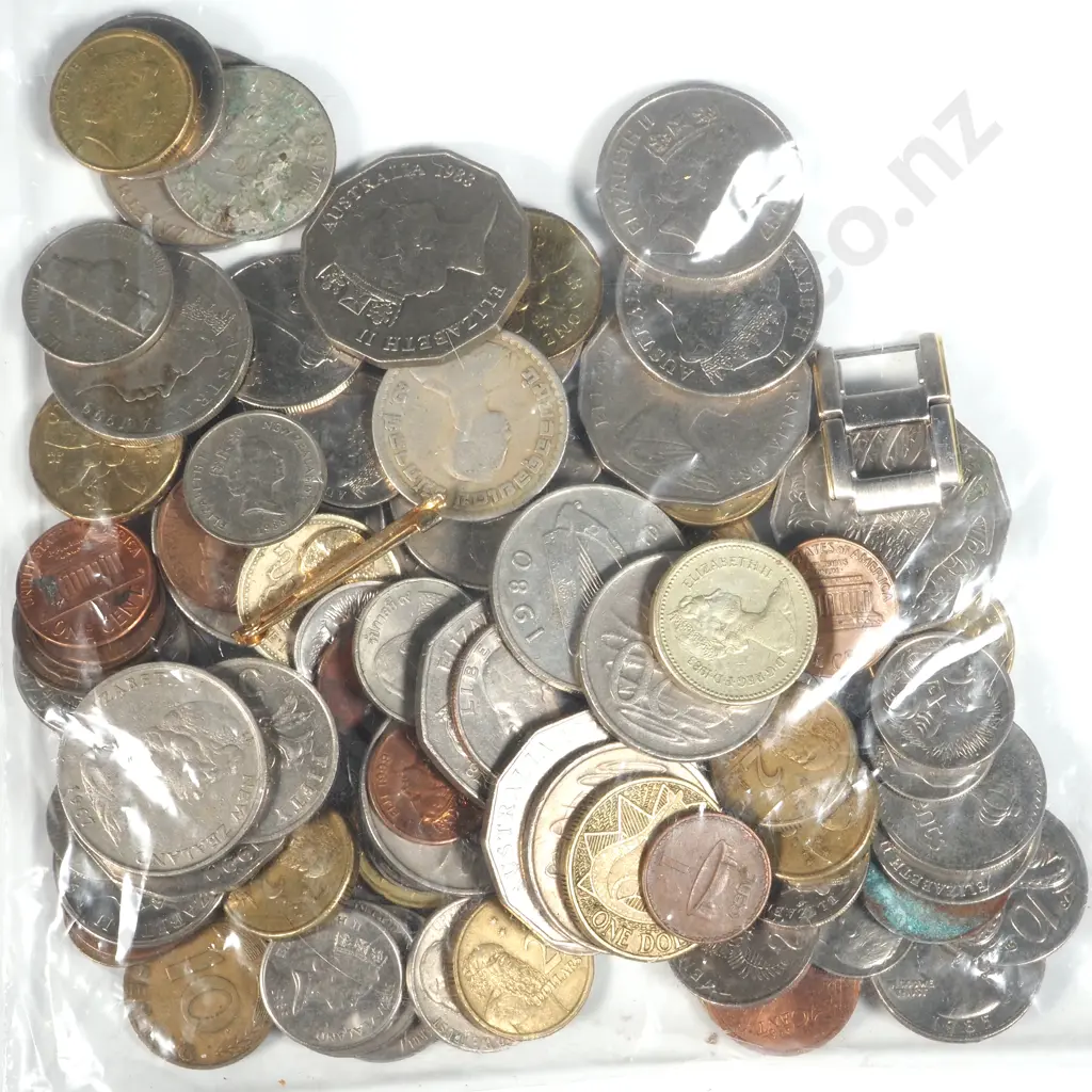 615 Grams of Assorted Coinage  Image 1++