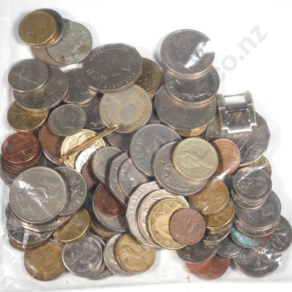 615 Grams of Assorted Coinage  Image 1++