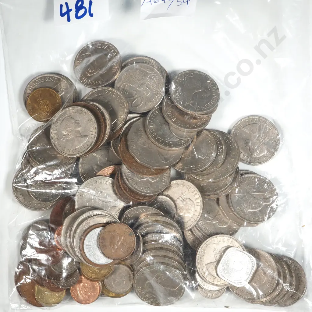 920 Grams of Assorted World & New Zealand Coinage  Image 1++