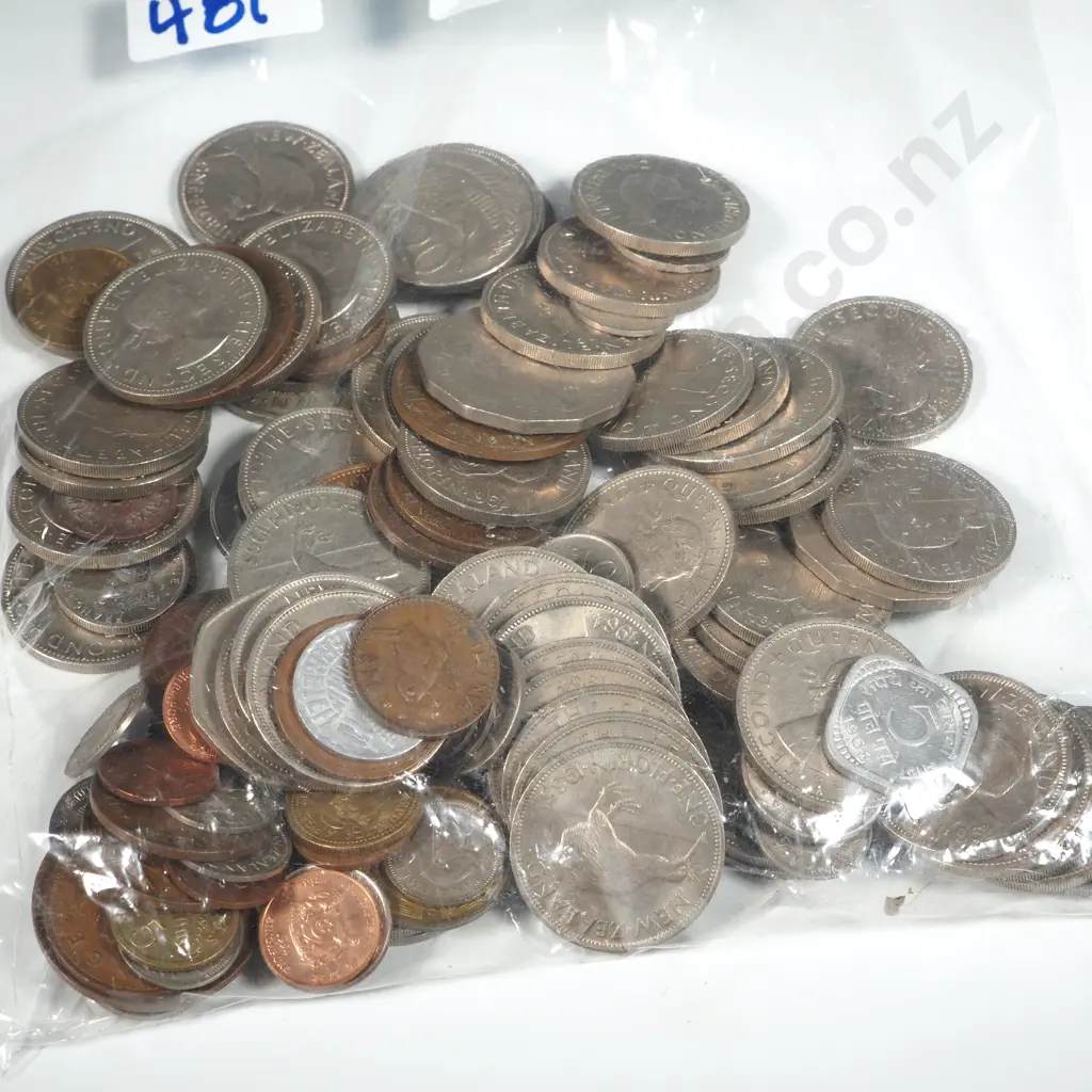 920 Grams of Assorted World & New Zealand Coinage  Image 1++