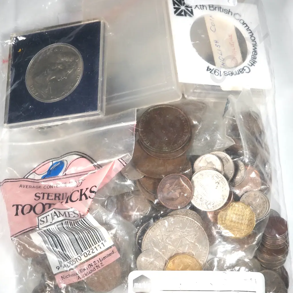 Large Assorted Lot of Coins - Incl NZ 1 & 2 Cent - Pennies - Halfcrowns etc  Image 1++