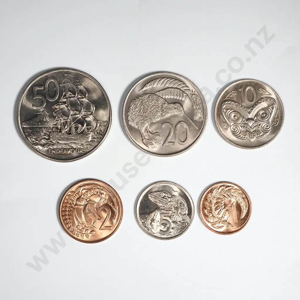 6 1971 New Zealand UNC Circulation Coins 1 - 50 Cent Coins Total CV $320 Image 1++