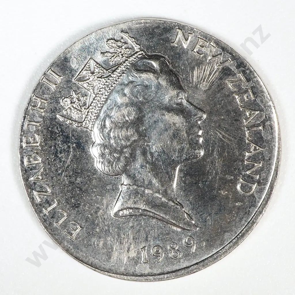 Error Coin: 1975 "Sneezing Queen" New Zealand Elizabeth II Five Cent w 18.2mm Diamter Image 1++