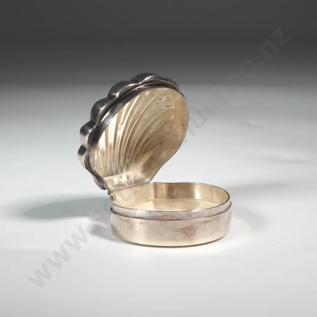 Sterling Silver Pill Box in The Form of a Scallop Shell Image 1++