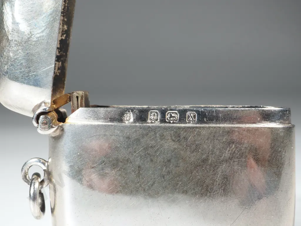 Heavy Sterling Silver Vesta Box Having a Plain Rectangular Shaped Body  Image 1++