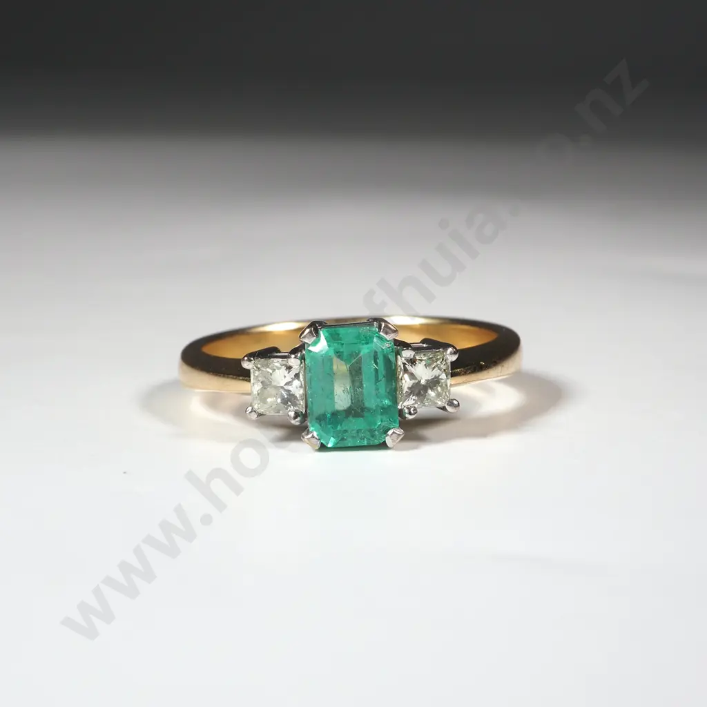 18ct Yellow & White Gold Diamond Emerald Ring Valued at $9,400.00 Image 1++
