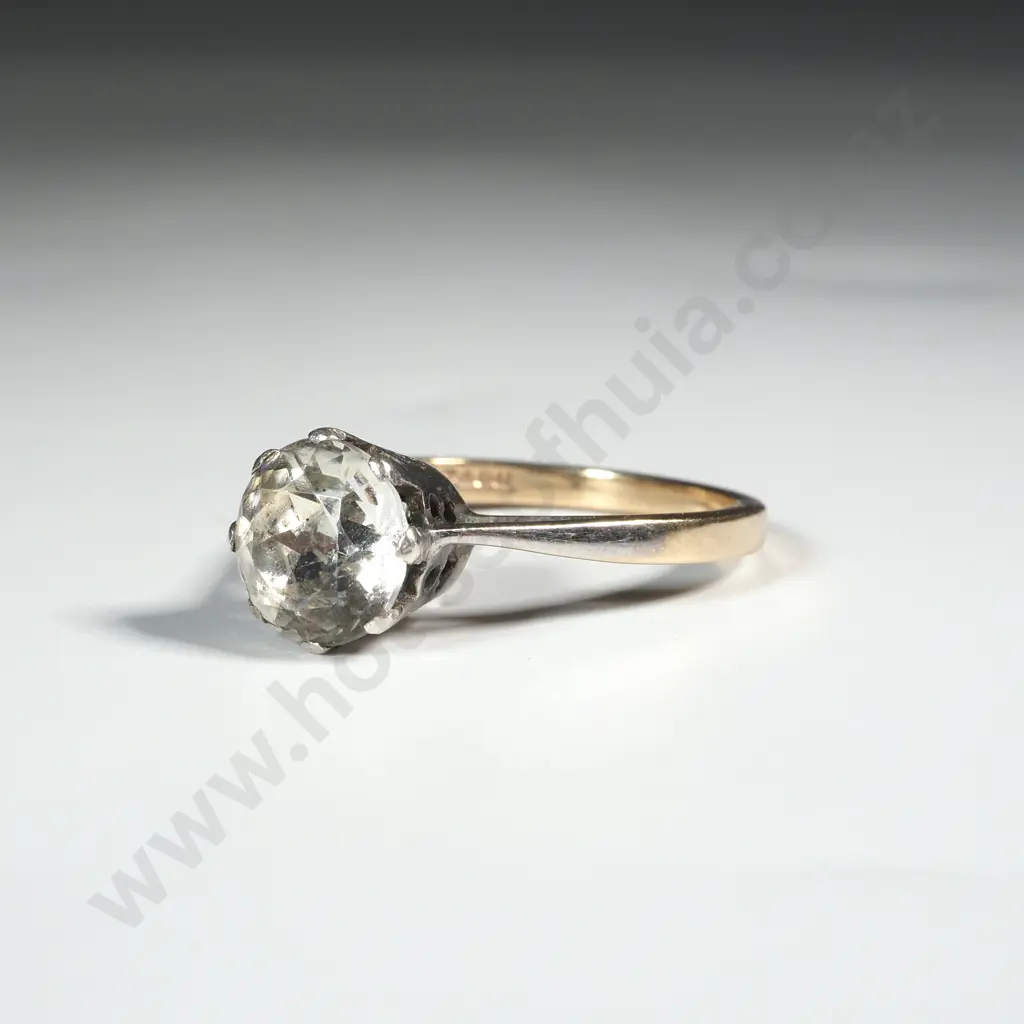 9ct & Clear Gem Ring Image 1++