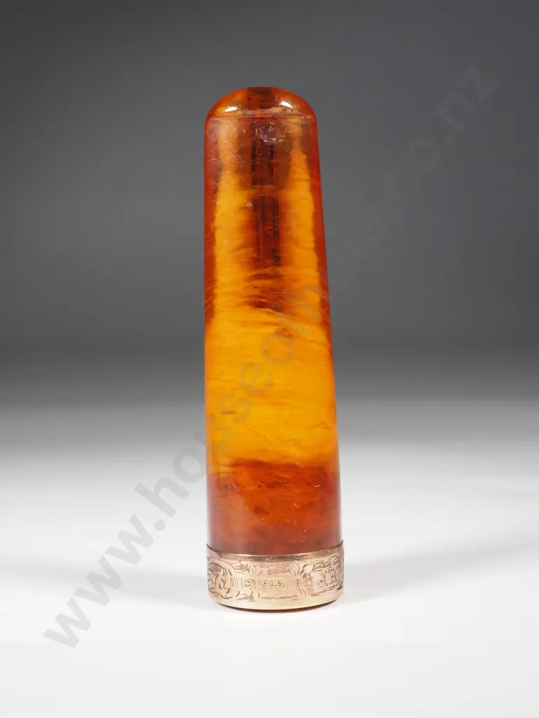 Cased Amber Cheroot Holder with Hallmarked Mounts for 9ct Image 1++