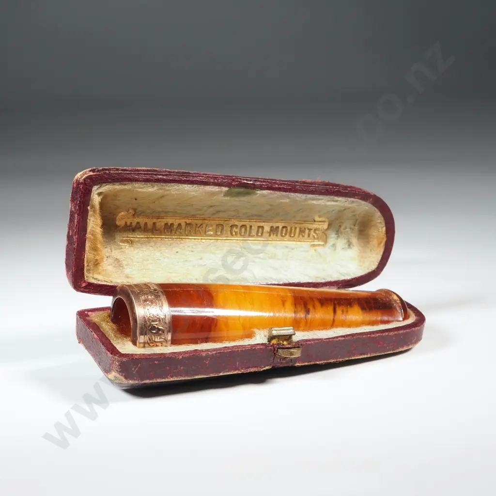 Cased Amber Cheroot Holder with Hallmarked Mounts for 9ct Image 1++