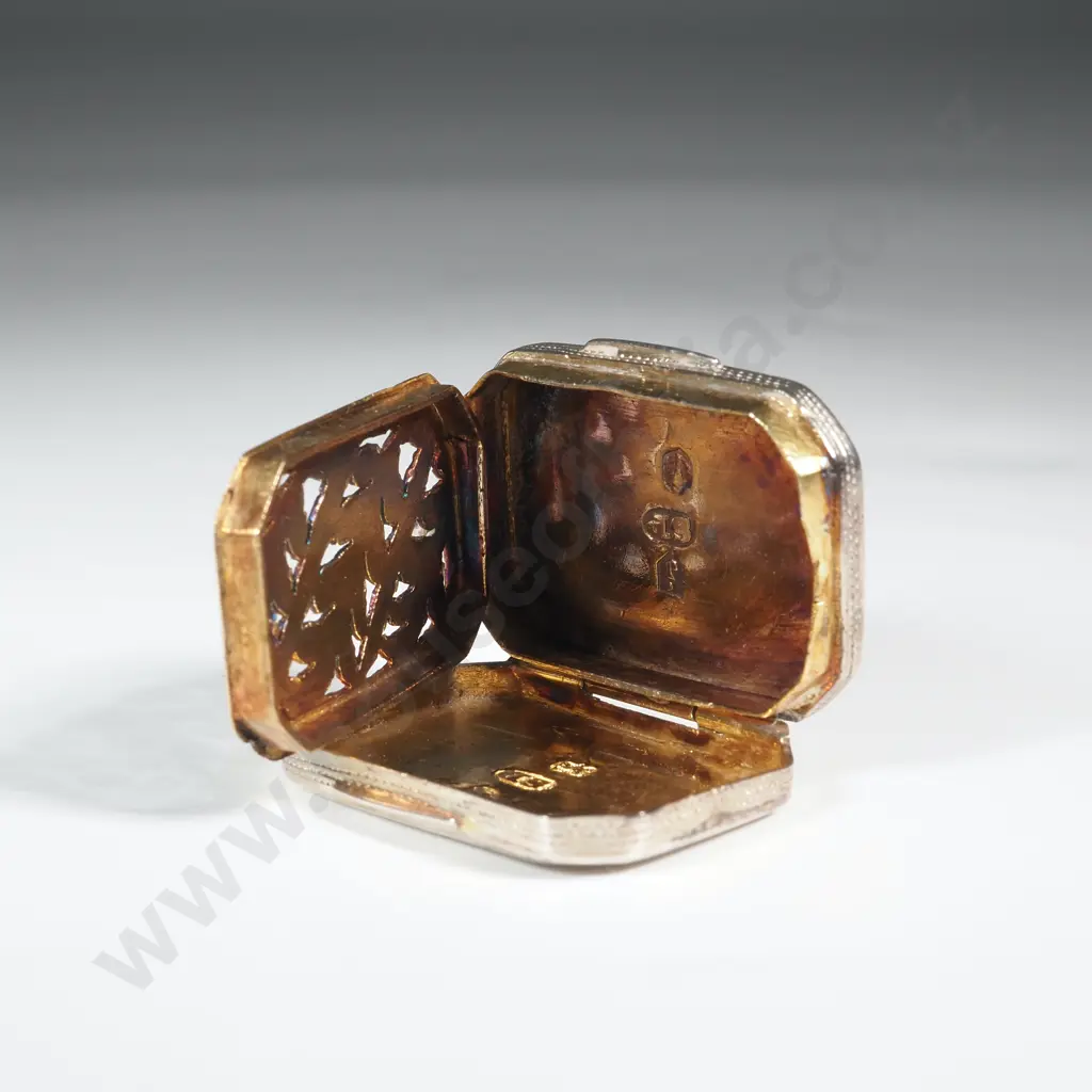 Sterling Silver Vinaigrette- Hallmarked Birmingham 1807 Image 1++
