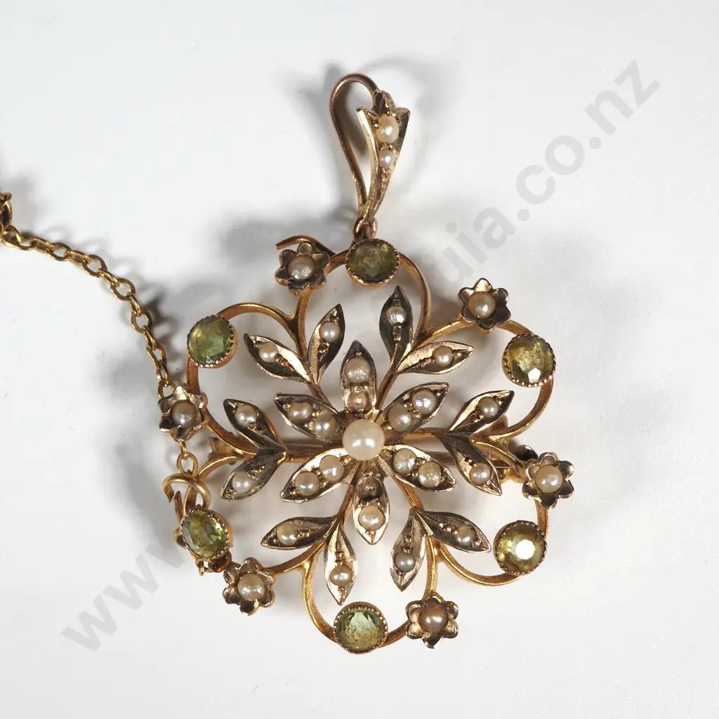 Edwardian 9ct Gold Seed-Pearl & Peridot Pendant / Brooch in Period NZ Retailers Box Image 1++