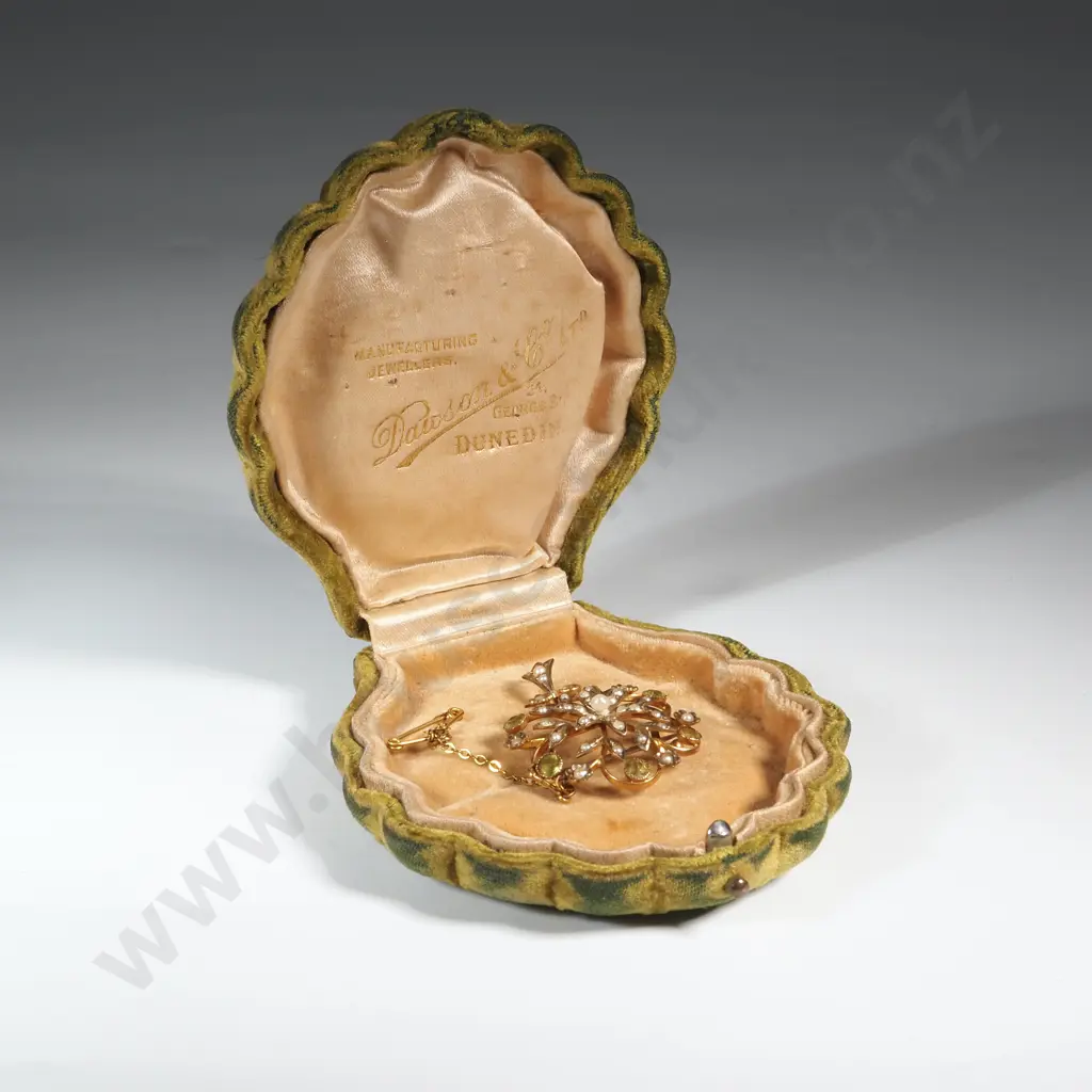 Edwardian 9ct Gold Seed-Pearl & Peridot Pendant / Brooch in Period NZ Retailers Box Image 1++