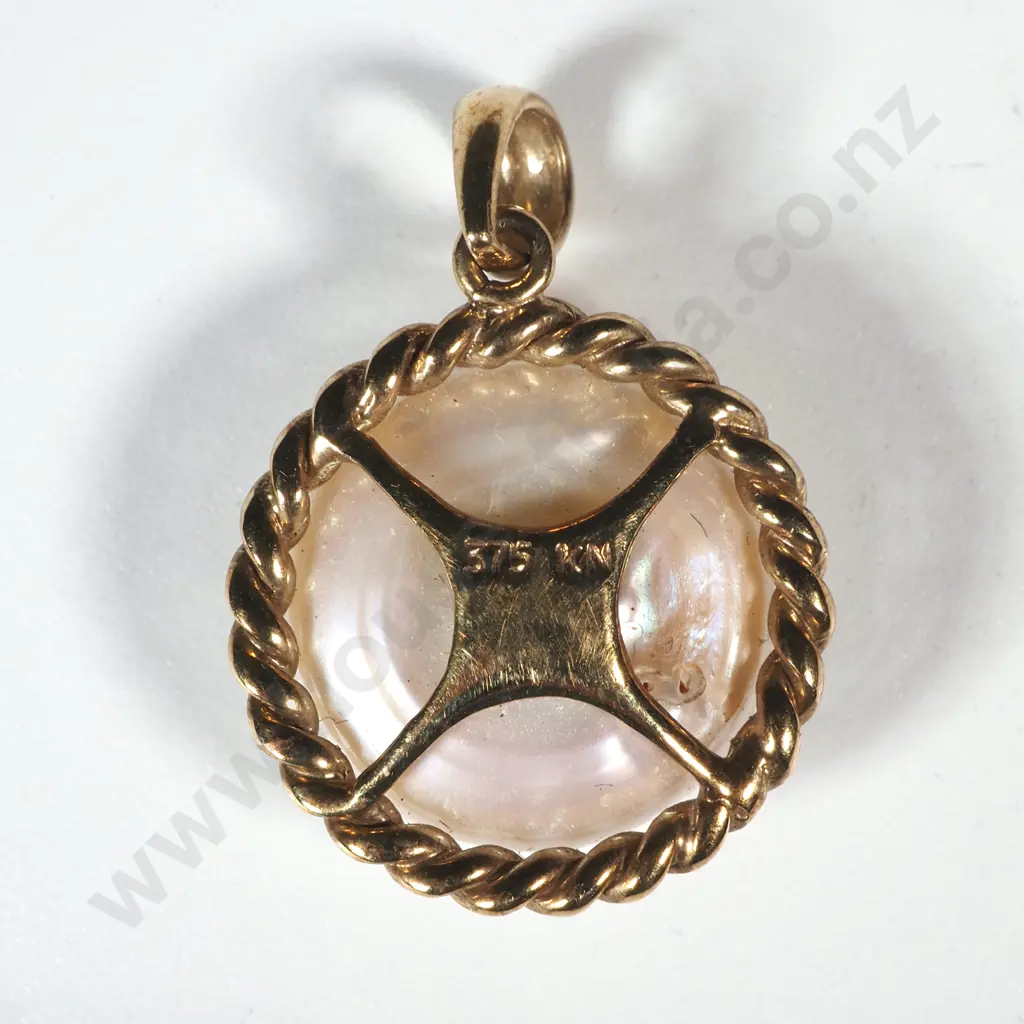 9ct Gold Pearl Pendant Image 1++