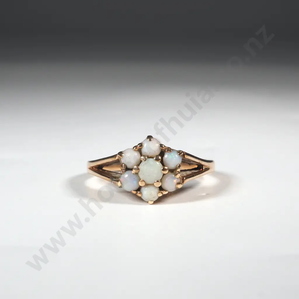 9ct Gold Opal Cluster Ring  Image 1++