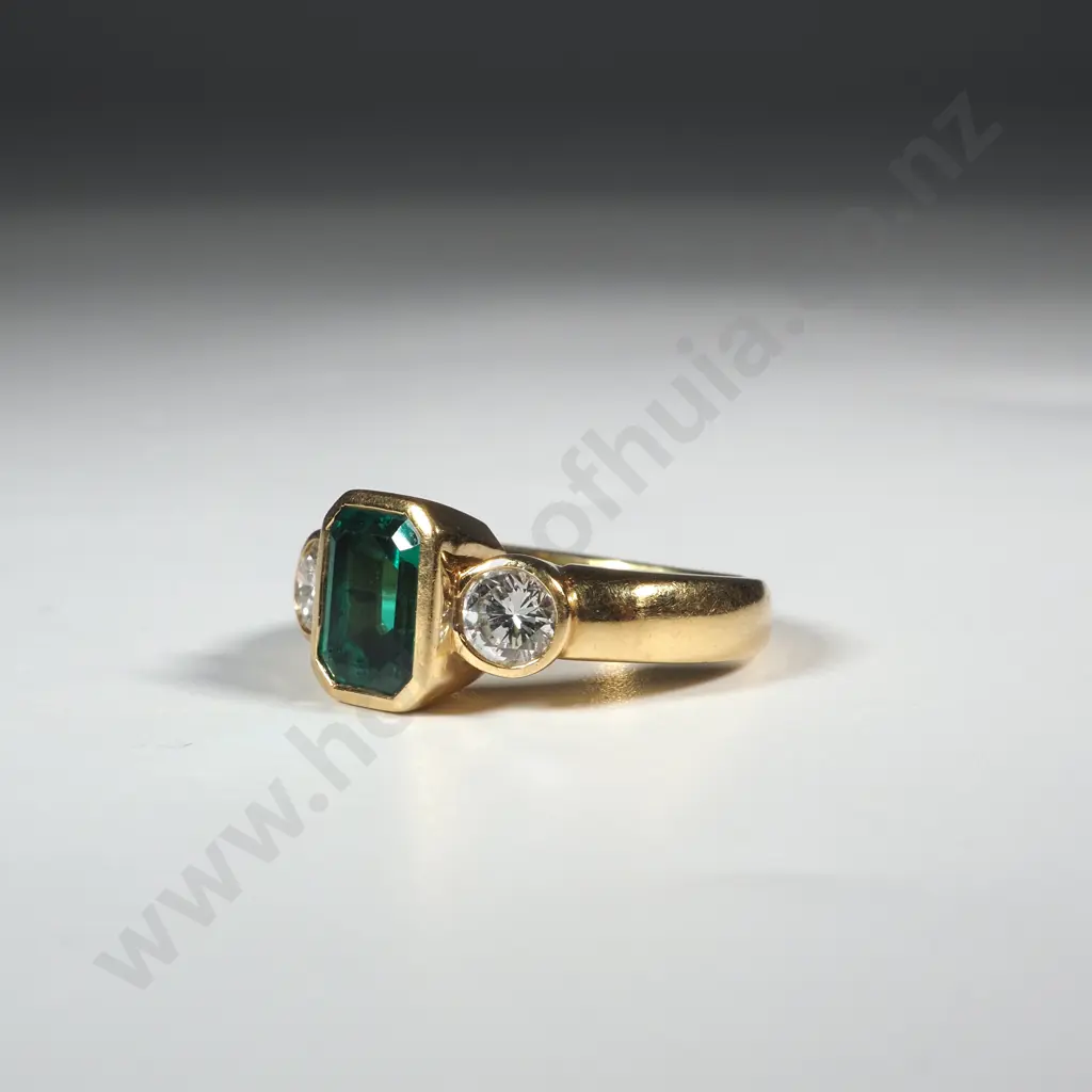 18ct Gold Emerald & Diamond Bezel Set Ring Valued at $11,500 Image 1++