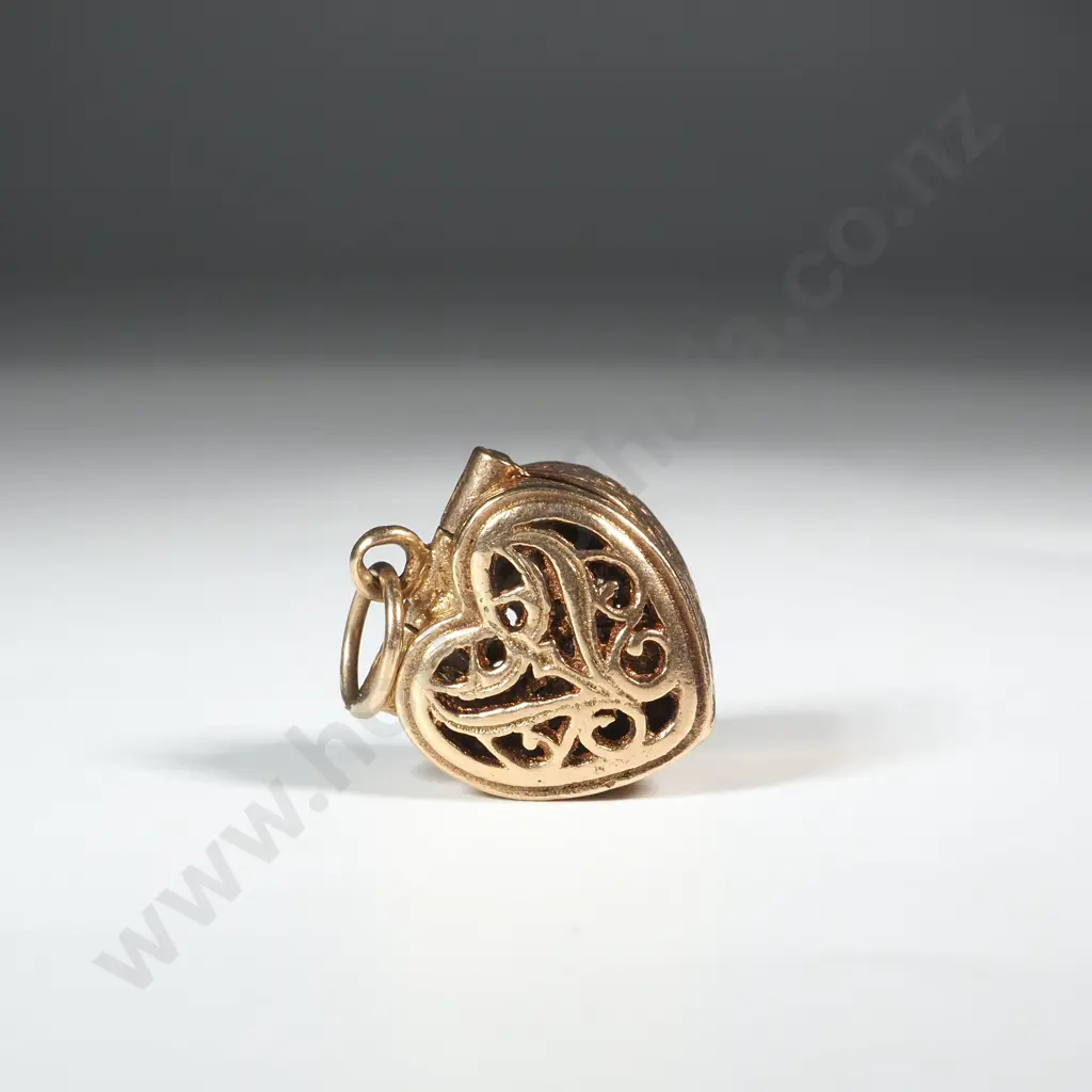 9ct Gold Engagement Ring in Box Pendant w English Hallmarks Image 1++