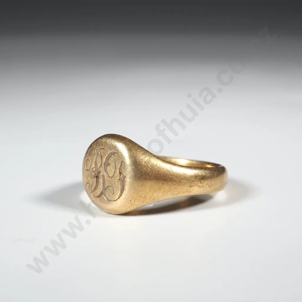 9ct Gold Signet Ring Image 1++