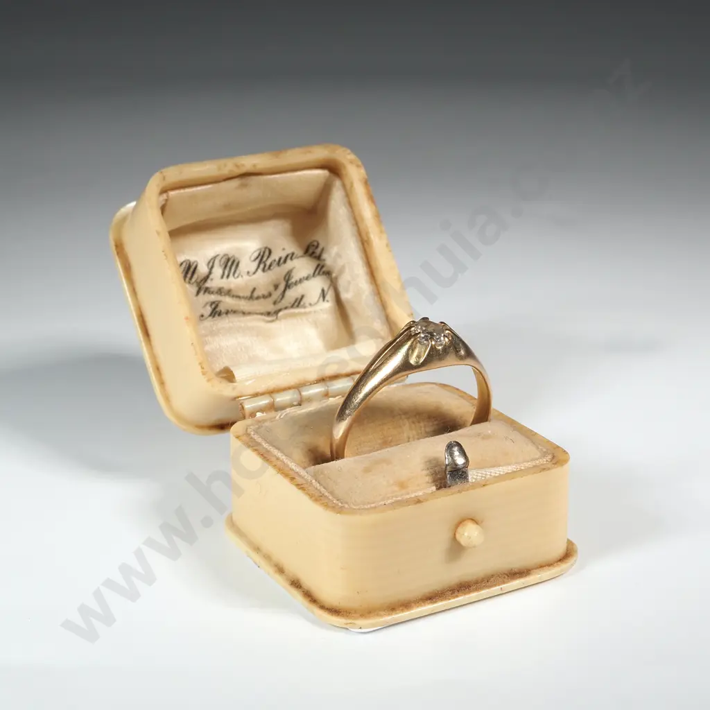 15ct Gold & Diamond Ring in Original Invercargill Jewellers Box Image 1++