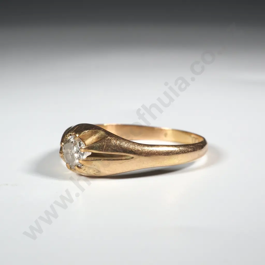 15ct Gold & Diamond Ring in Original Invercargill Jewellers Box Image 1++