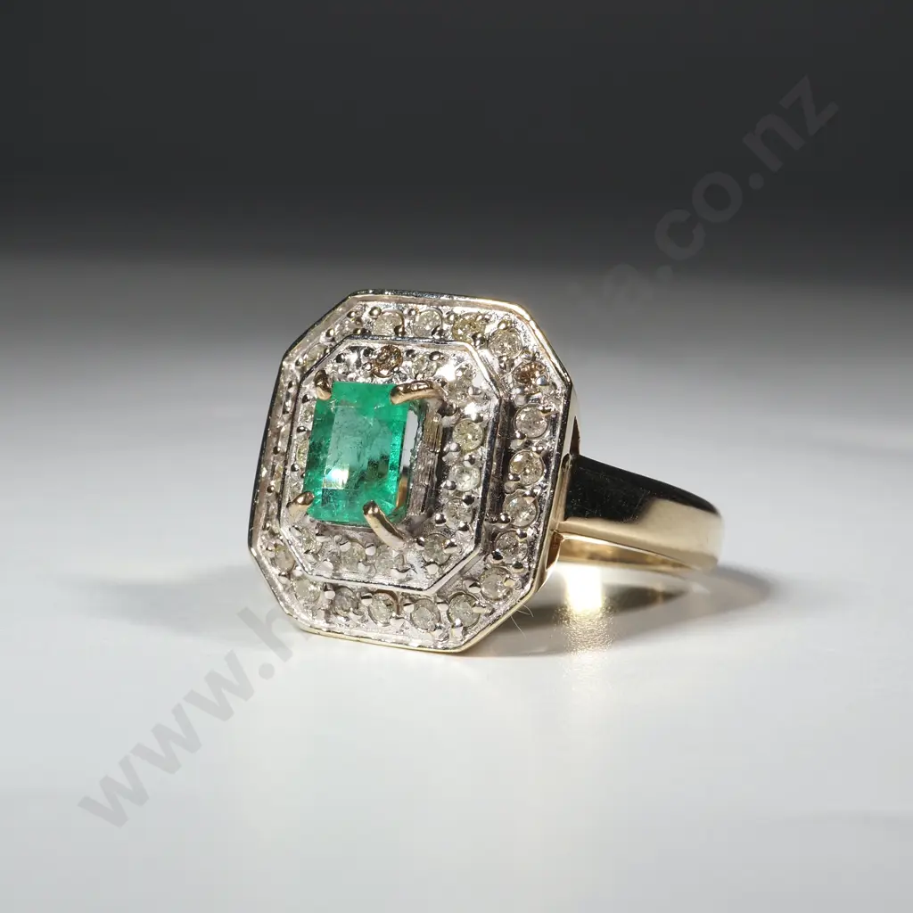 Mid Century 14ct Gold Emerald Ring w Valuation of $5,500 Image 1++
