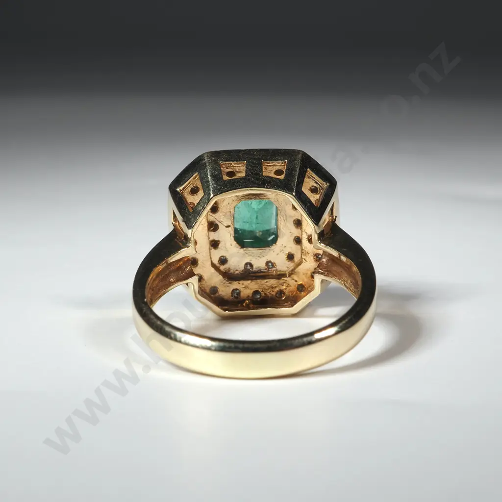 Mid Century 14ct Gold Emerald Ring w Valuation of $5,500 Image 1++
