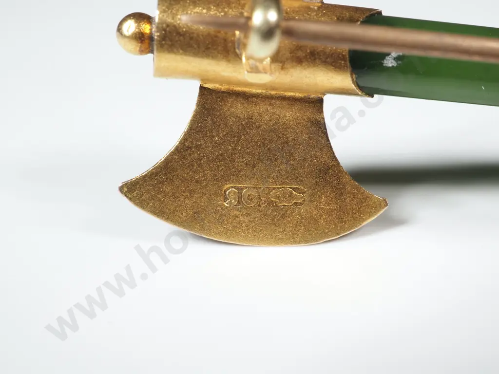 Colonial New Zealand Greenstone & 9ct Gold Axe Brooch Image 1++
