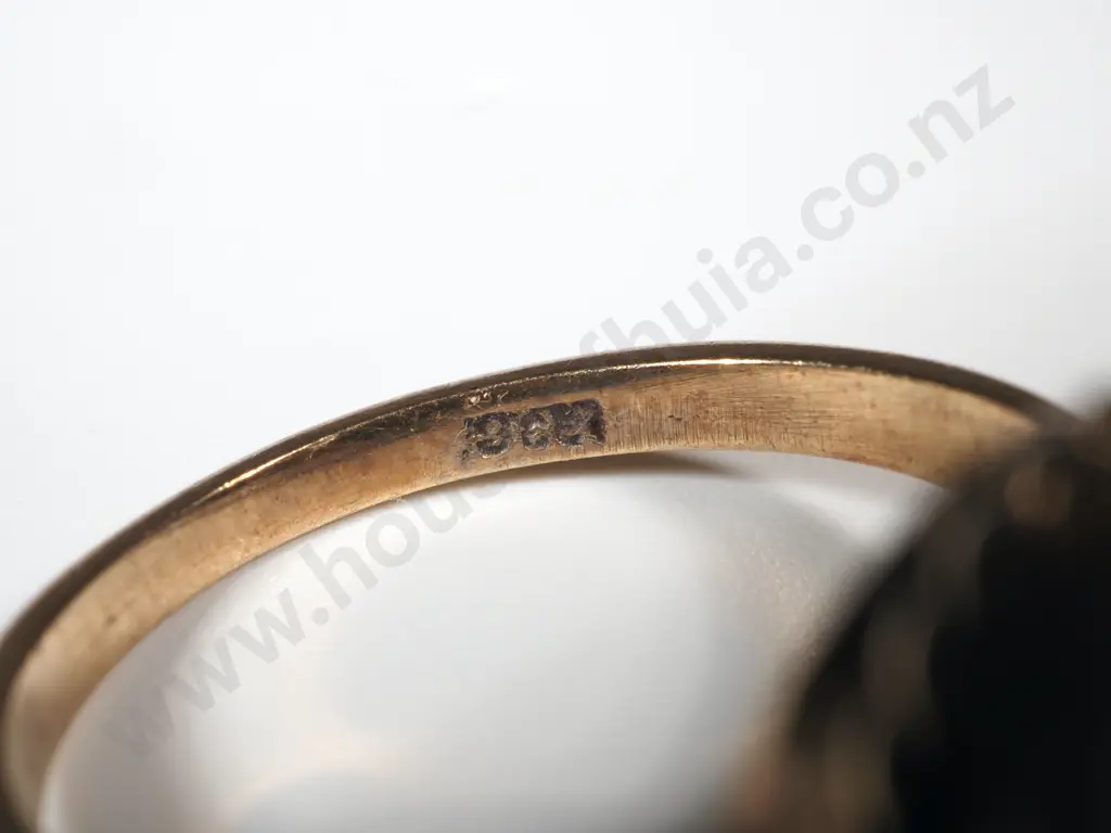 9ct Gold Opal Doublet Ring Image 1++