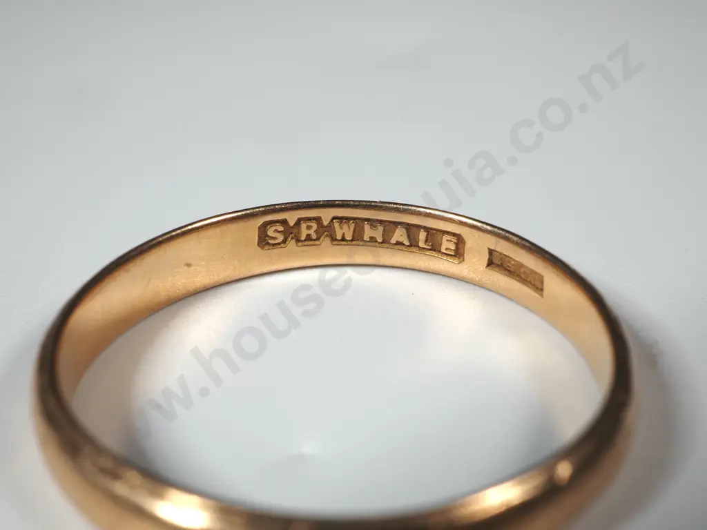 18ct Gold Wedding Band Image 1++