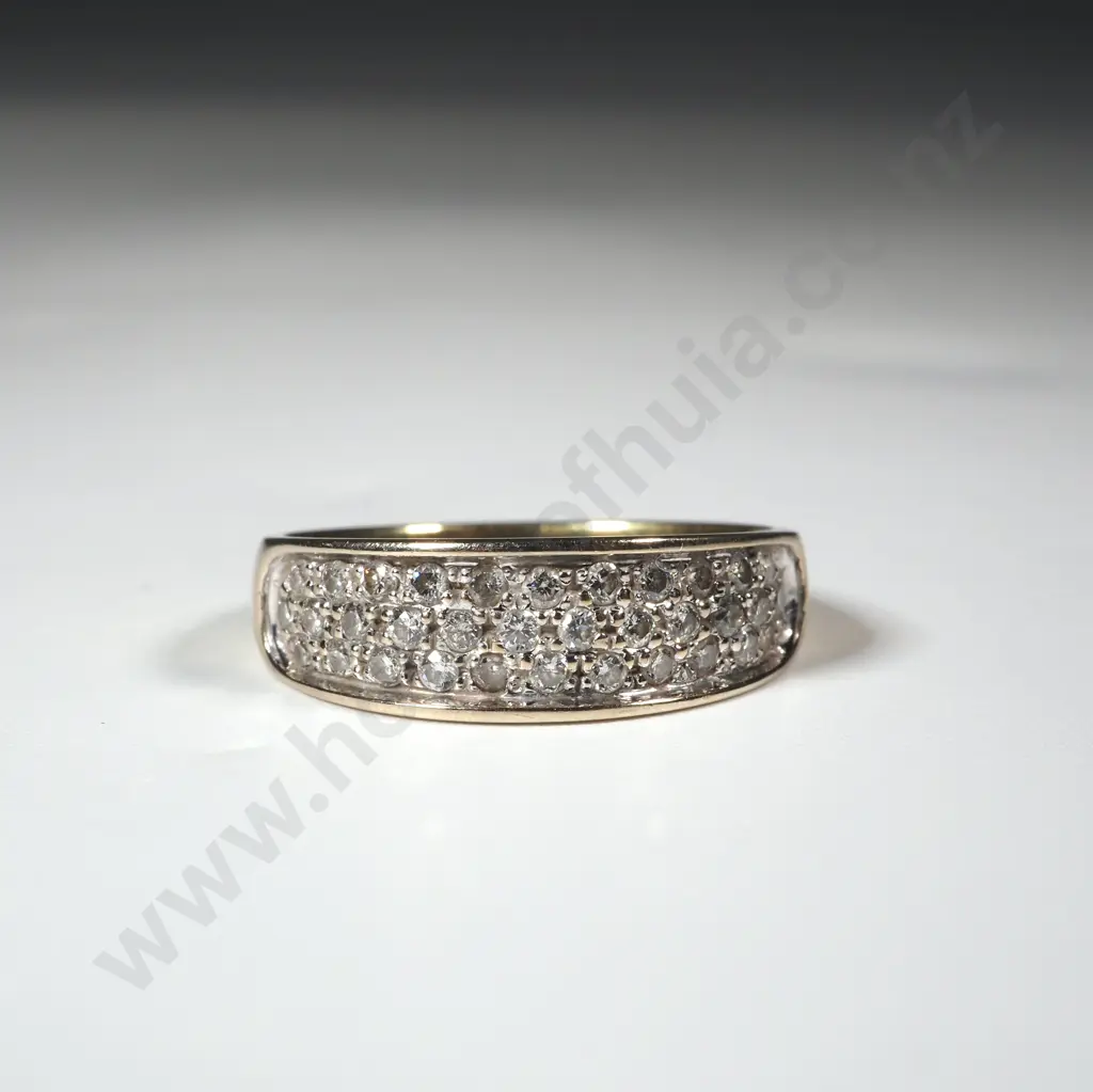 18ct Sparkly Diamond Ring Image 1++