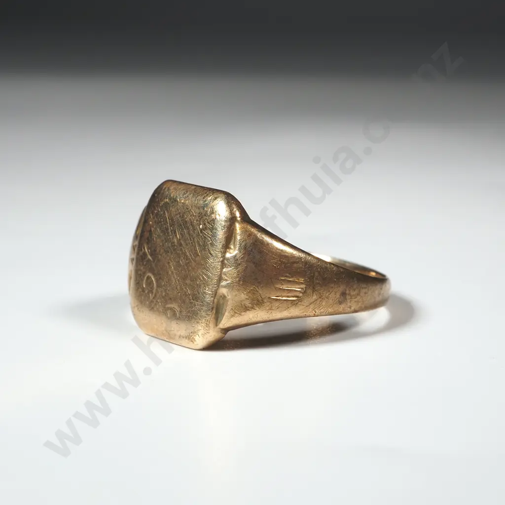 9ct Gold Mens Signet Ring. Not Initialled Image 1++