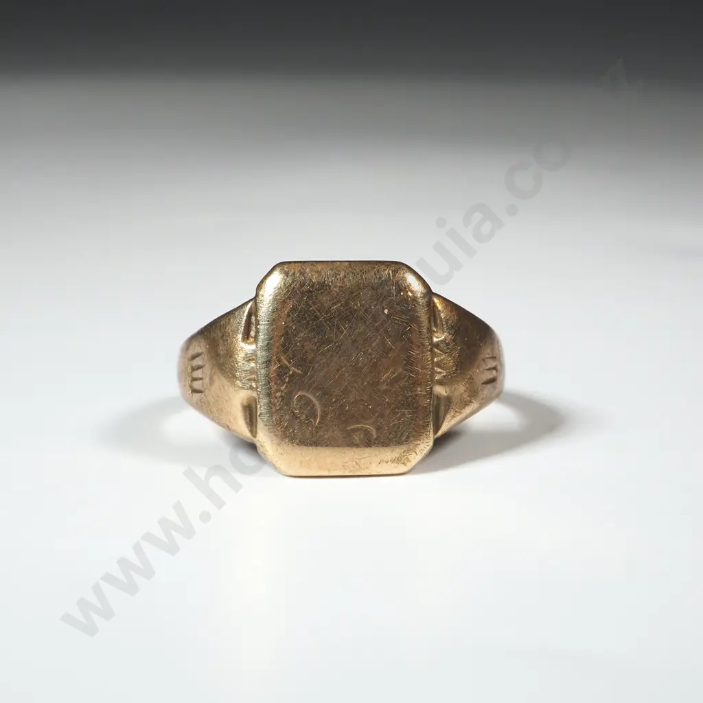 9ct Gold Mens Signet Ring. Not Initialled Image 1++