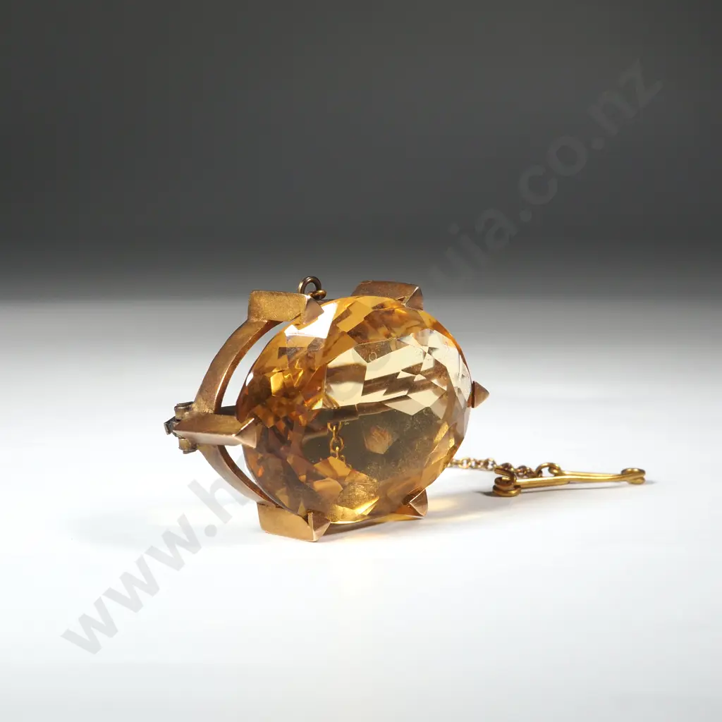 Large Yellow Citrine Brooch in 9ct Gold Mount w Safety Chain. Image 1++