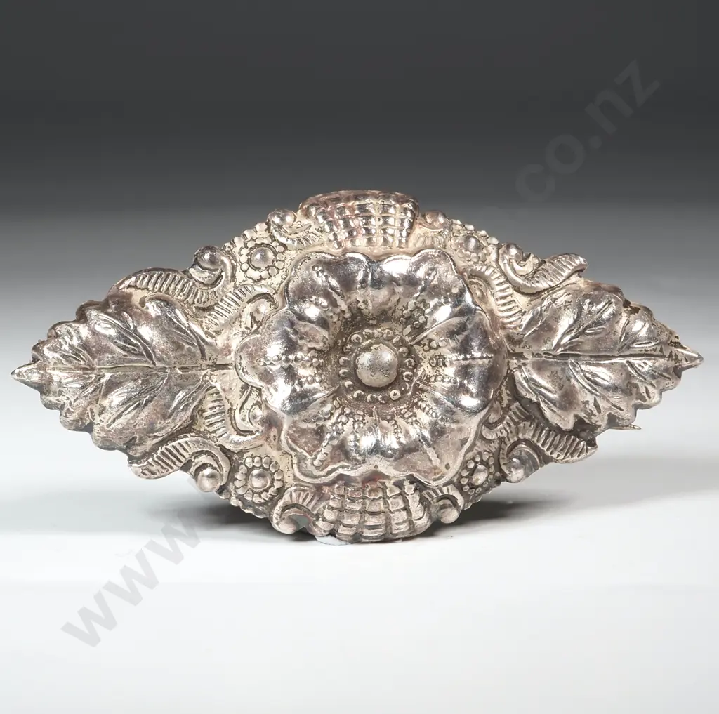 White Metal Brooch With Moulded Flower & Leaf Decoration Image 1++