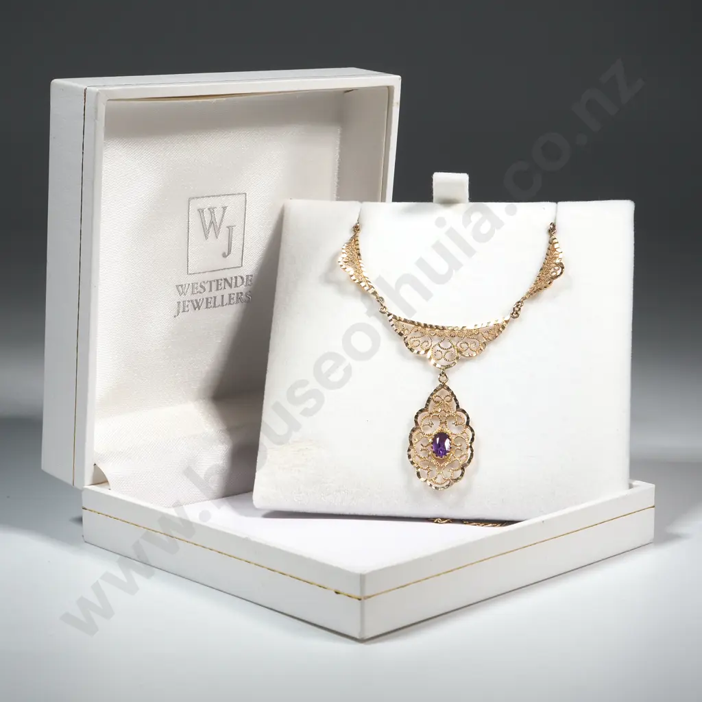 9ct Gold Filigree Necklace in Westende Jewellers Case Image 1++