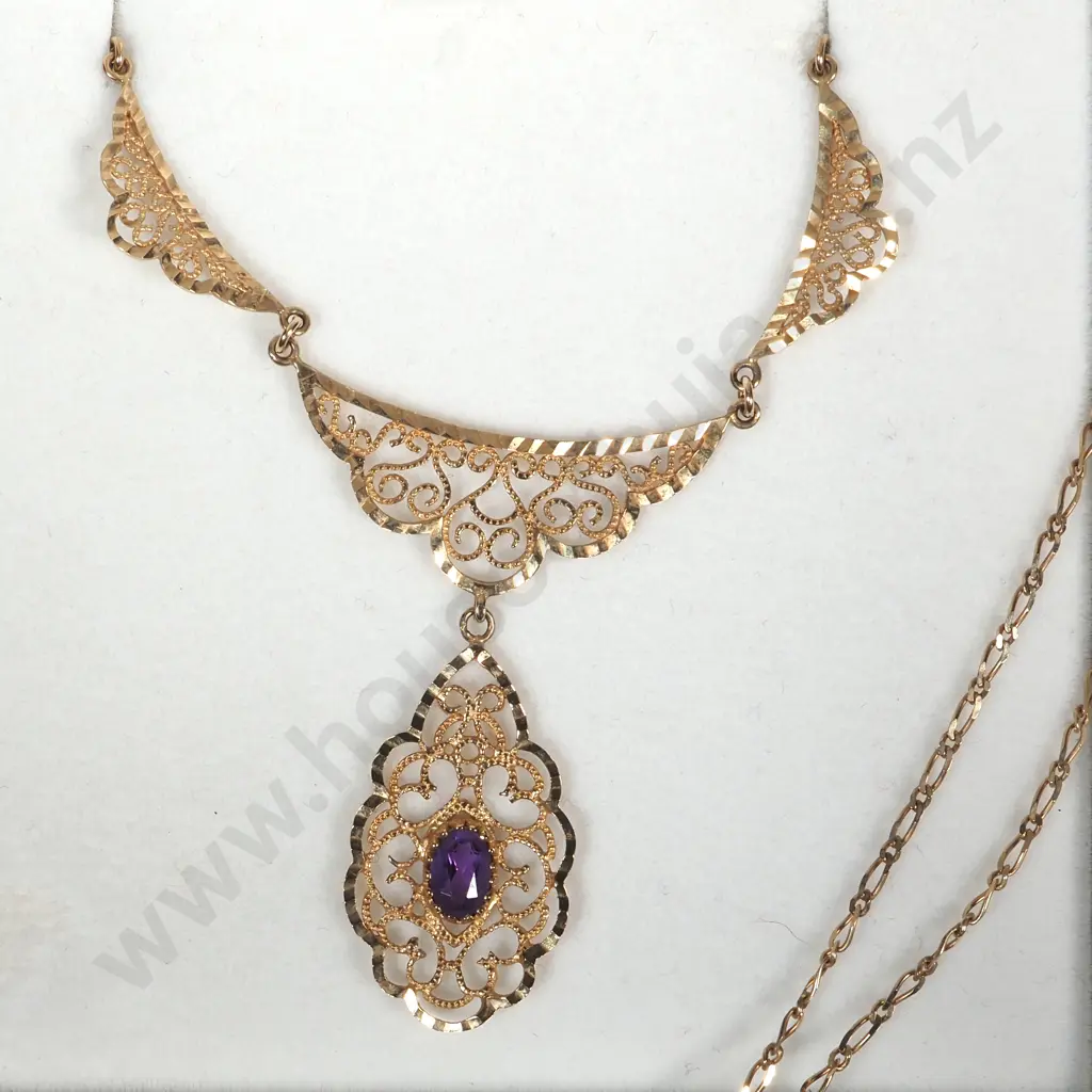 9ct Gold Filigree Necklace in Westende Jewellers Case Image 1++
